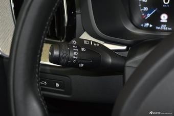 2019款沃尔沃XC60新能源2.0T自动T8 E驱混动智尊豪华版