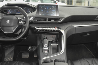 2017款标致4008 1.8T自动380THP豪华版