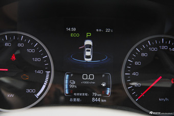 2017款比亚迪秦1.5T自动尊贵型