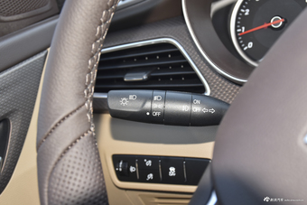 2017款宝骏730 1.5T手动风尚型7座