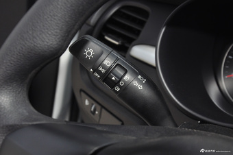 2017款起亚K2 1.4L手动GLS三厢