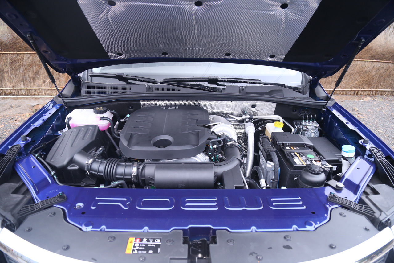 2018款荣威RX8 2.0T自动智联网四驱至尊版