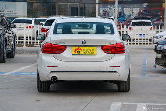 2018款宝马1系118i自动时尚型