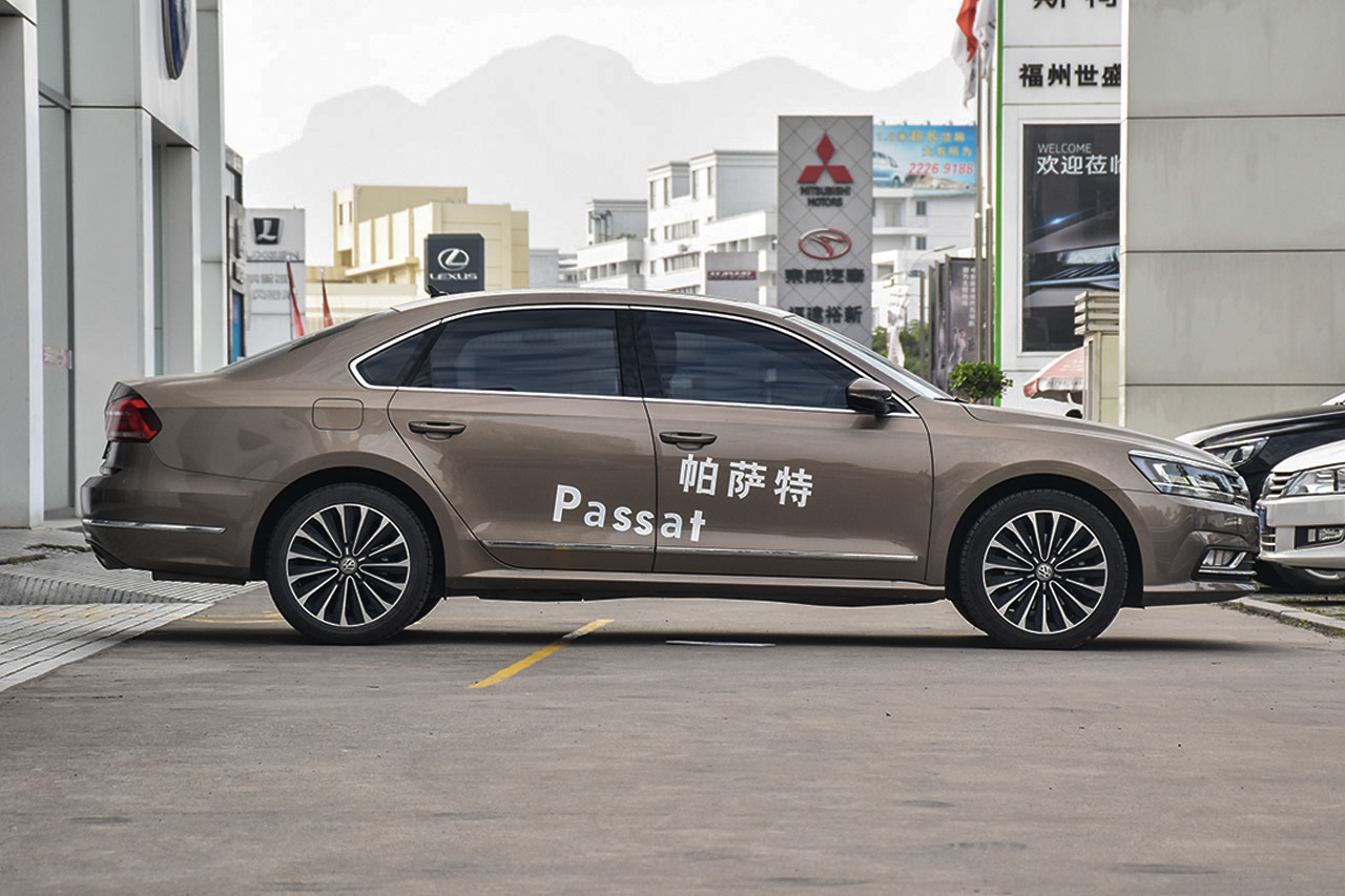 2016款帕萨特1.8T自动尊荣版330TSI