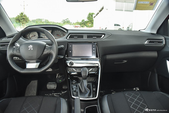 2016款标致308 1.6L自动豪华版