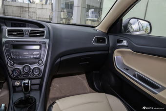 2017款海马福美来1.6L手动豪华型