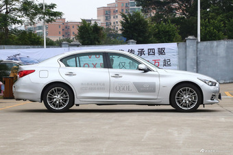 2016款英菲尼迪Q50L 2.0T自动豪华版 