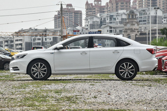 2017款荣威i6 1.5T自动互联网智尊版20T