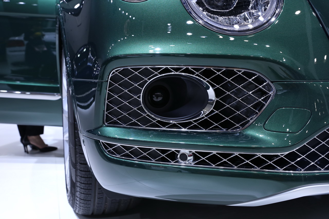 2018广州车展实拍：添越V8