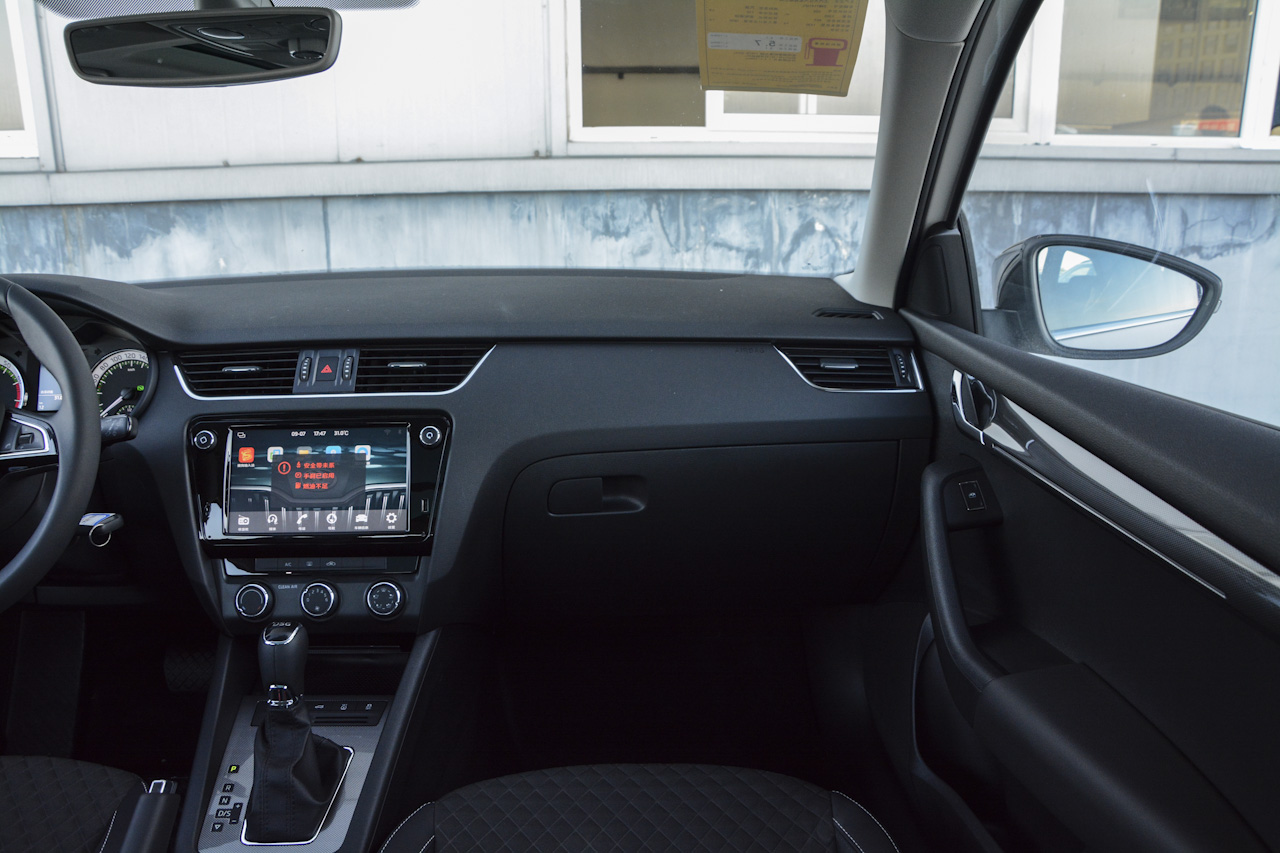 2018款明锐旅行版1.4T TSI280 DSG旗舰版