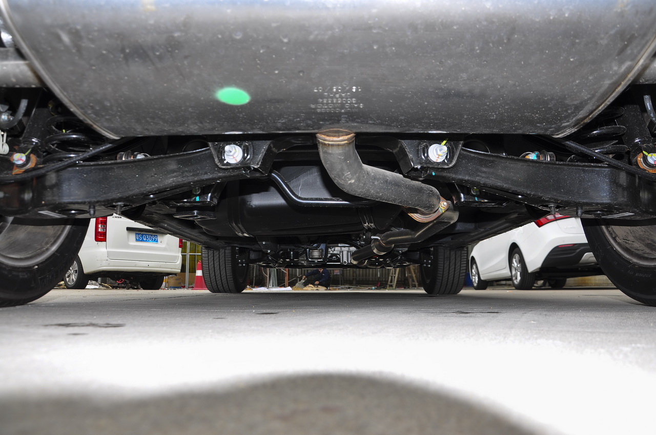 2016款锐腾 2.0T自动豪华版