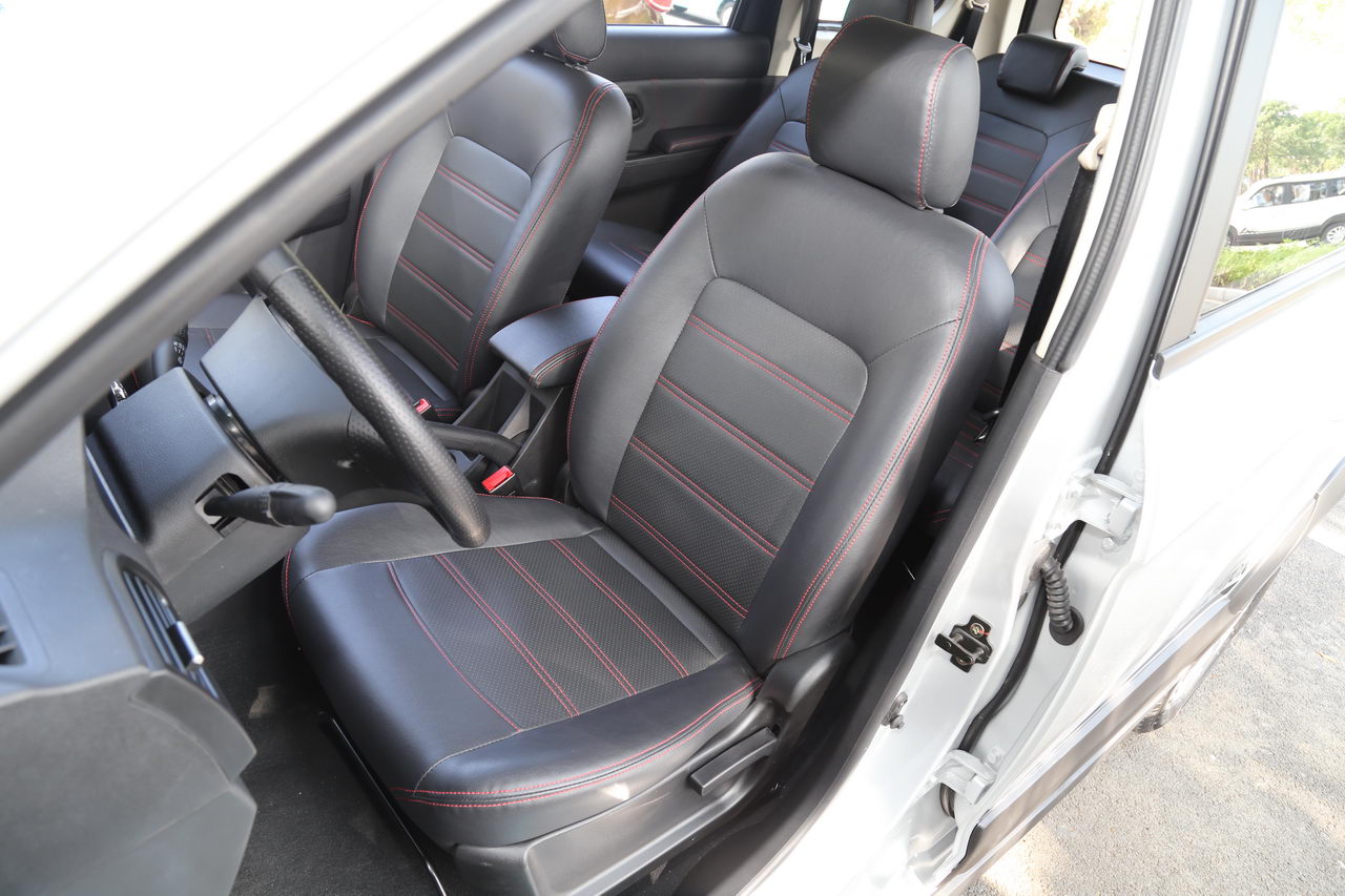 2017款启腾V60 1.5L手动舒适型