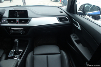 2017款宝马1系120i自动设计套装型 