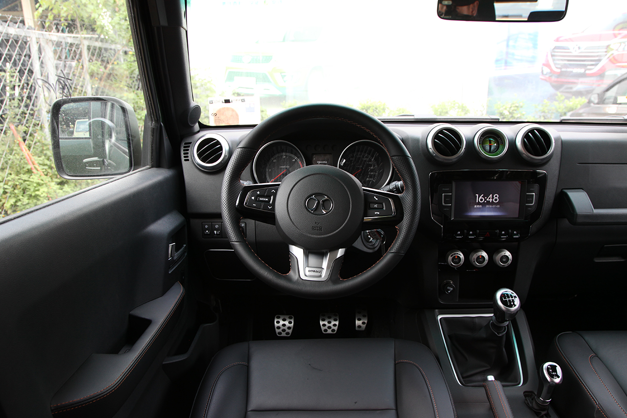 2018款北京BJ40L 2.0T手动柴油四驱尊贵版