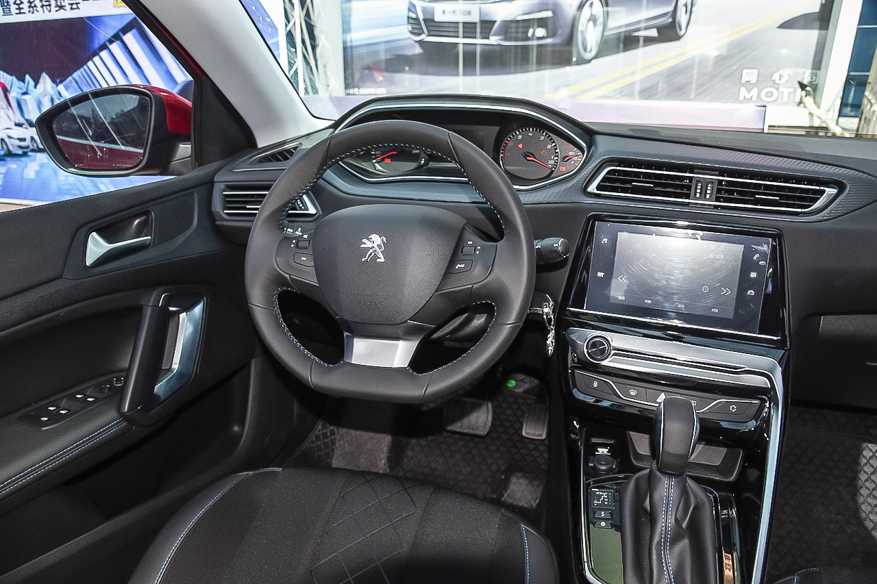 2016款标致308 1.2T自动豪华版