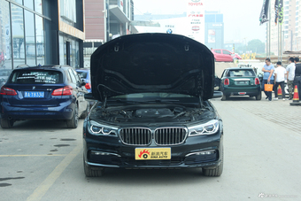 2017款宝马7系740Li 3.0T自动豪华型图片