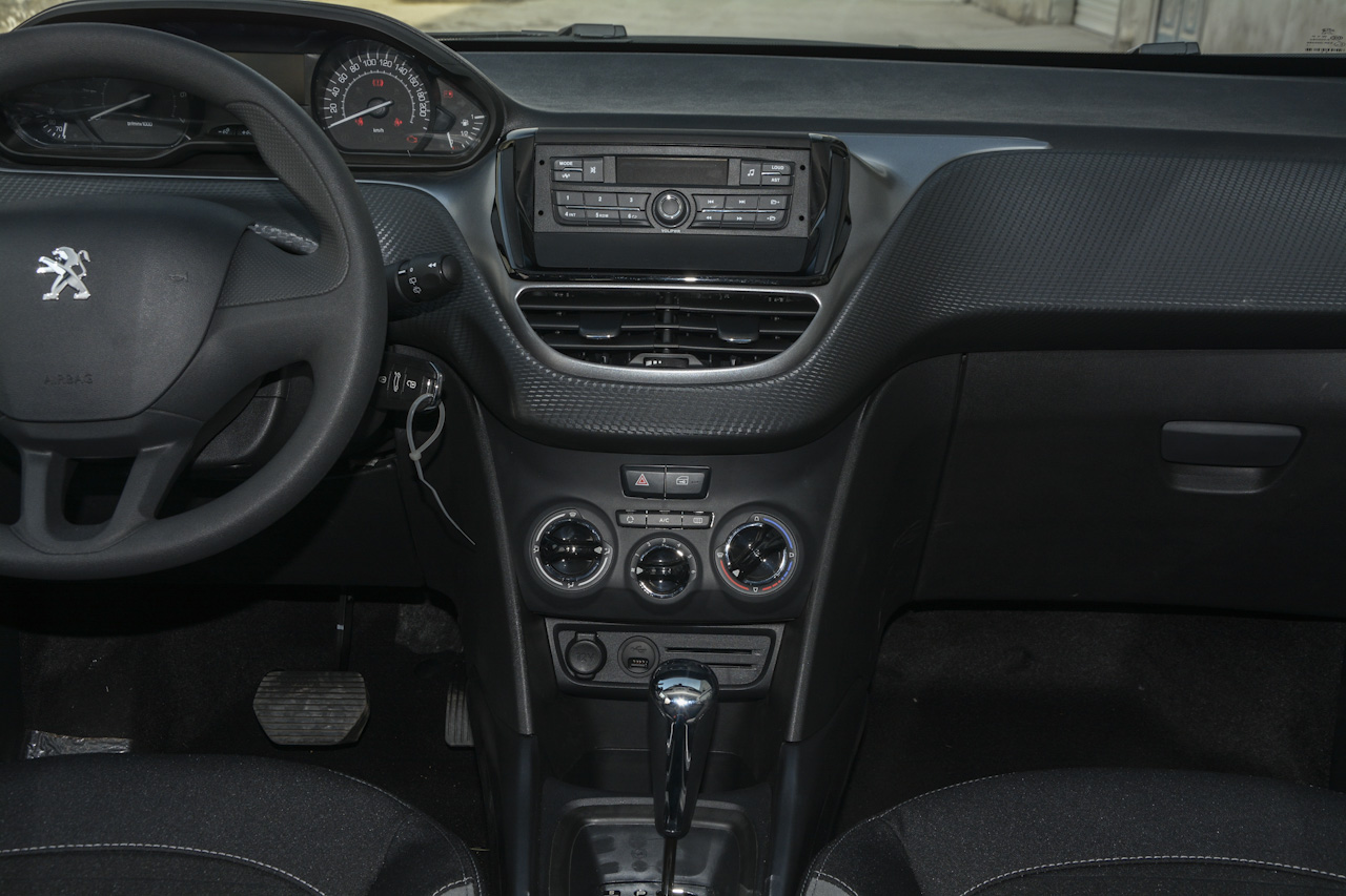 2018款标致2008 1.6L自动潮流版