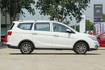 2017款宝骏730 1.5T手动风尚型7座