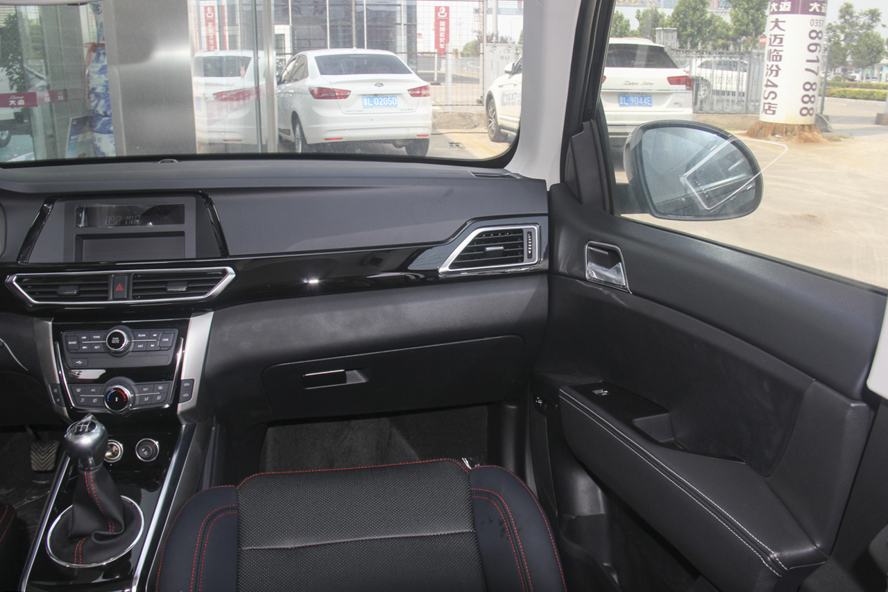 2017款大迈X5 1.6L手动精英型经典版