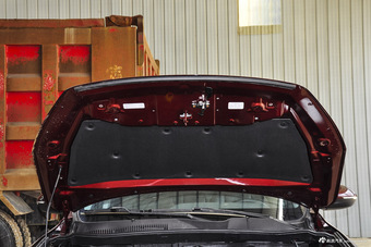 2016款猎豹CS10 2.0T自动豪华型 拉萨红