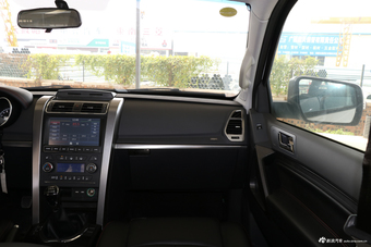 2017款黄海N3 2.5T手动四驱运动版JE4D25C