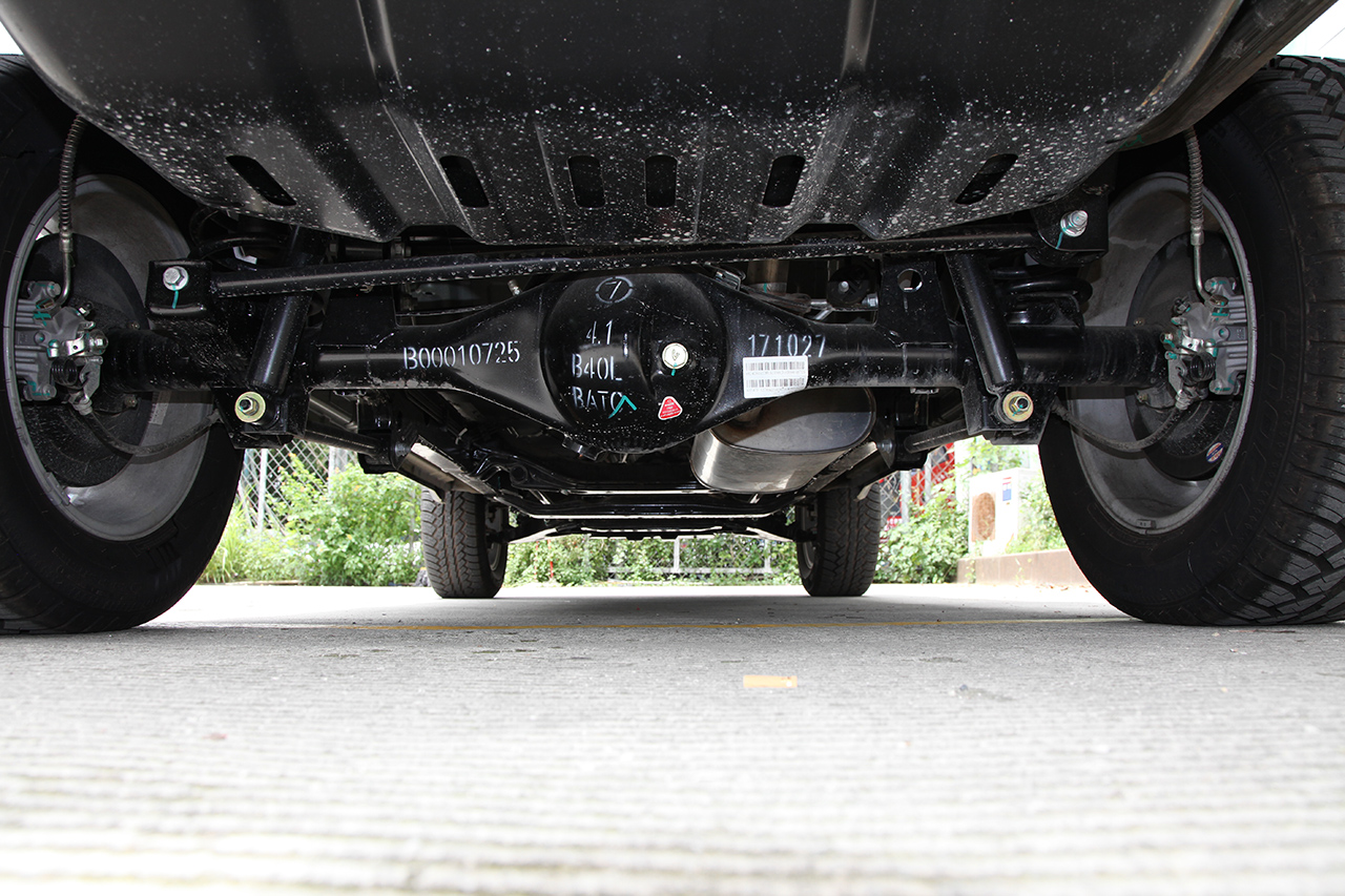 2016款北京BJ40L 2.3T自动两驱尊贵版