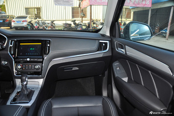 2016款荣威RX5 20T自动两驱旗舰版