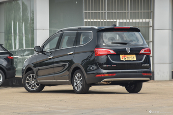 2017款宝骏730 1.5T手动风尚型7座