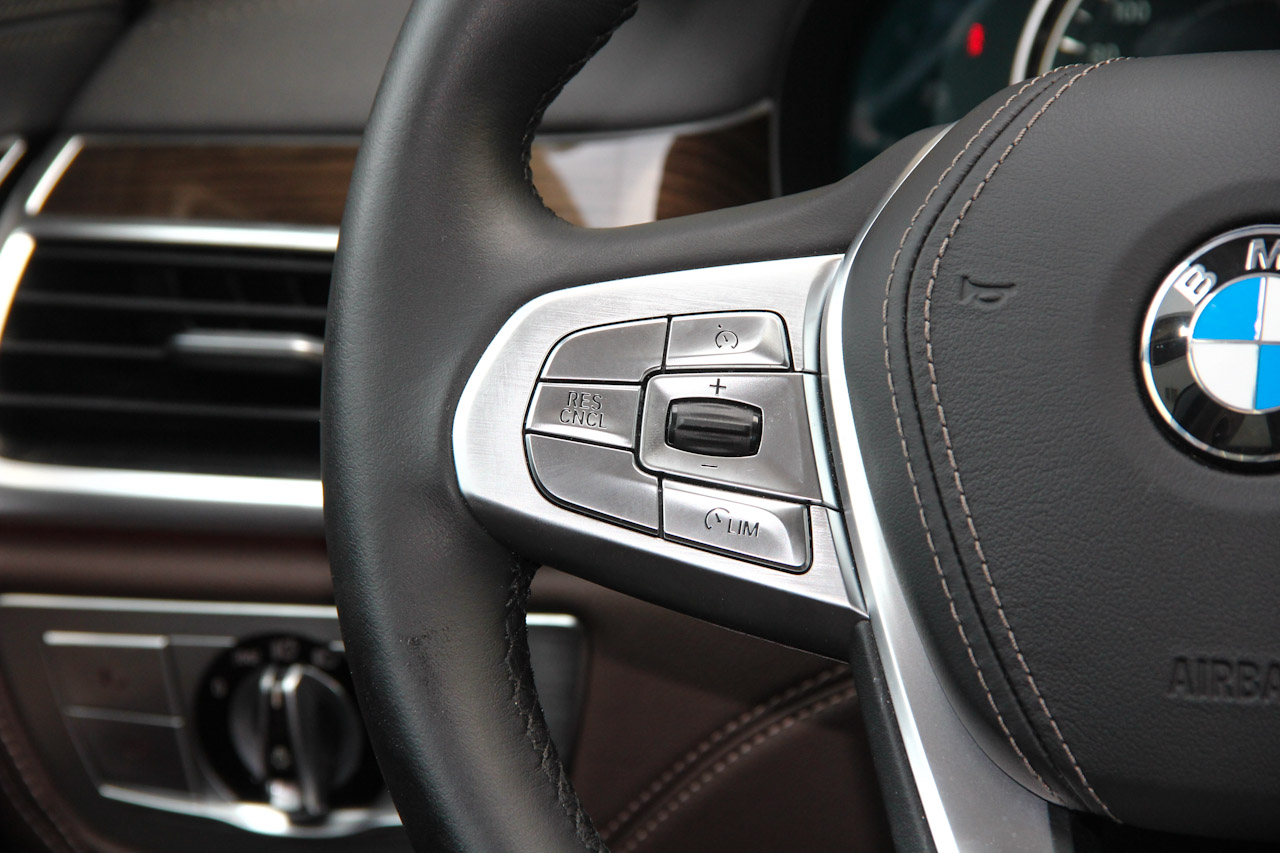 2017款宝马7系730Li 2.0T自动豪华型