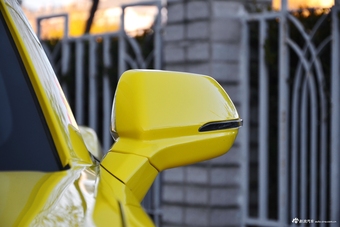 2017款科迈罗2.0T自动RS