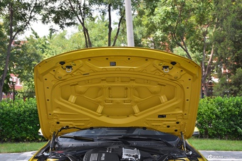 2017款宝马M4手动双门轿跑车