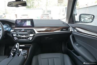 2018款宝马5系2.0T自动525Li M运动套装