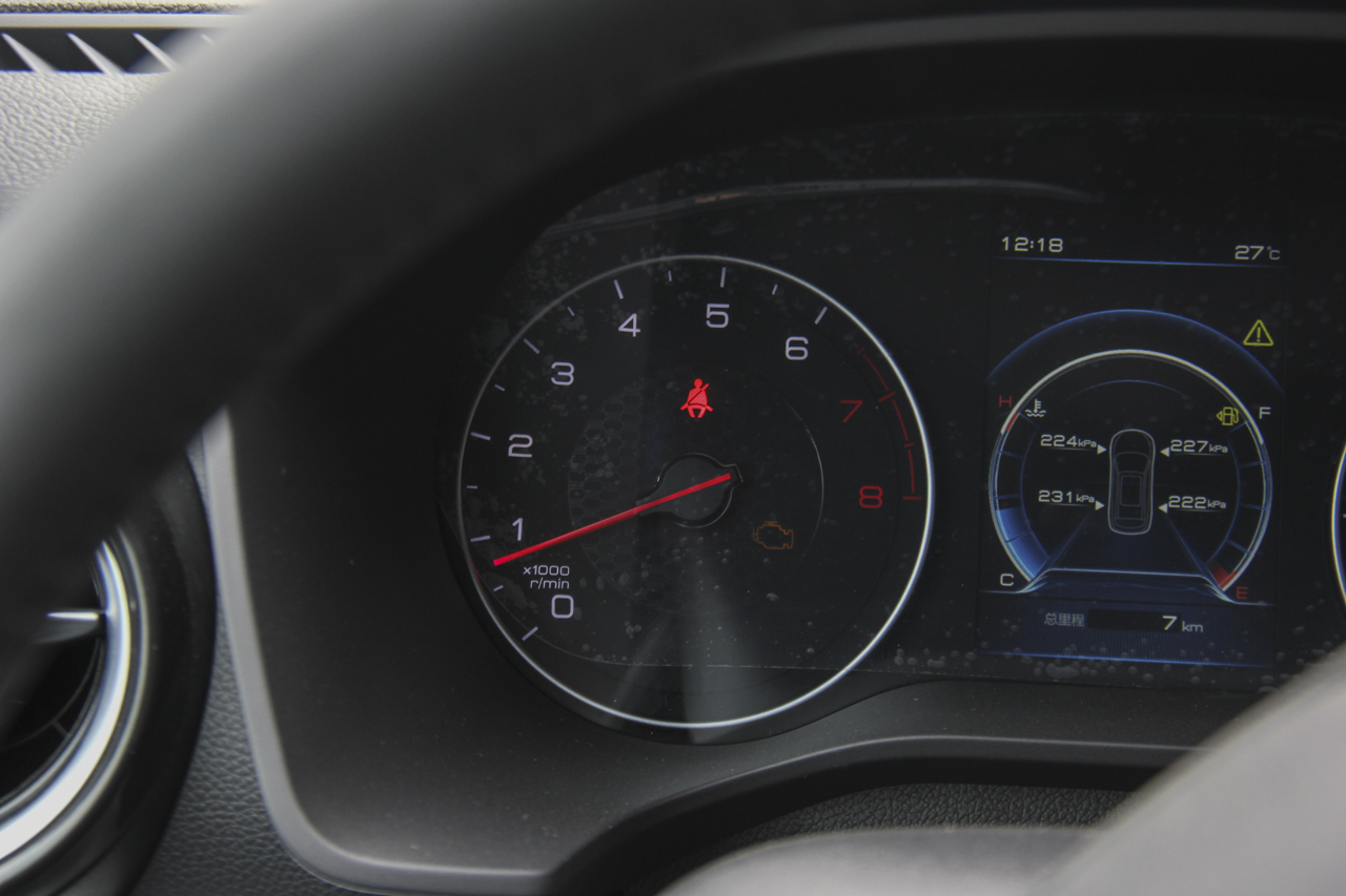 2019款比亚迪宋1.5TI手动智联越动型