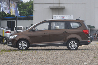 2016款宝骏730 1.5T手动标准版 7座