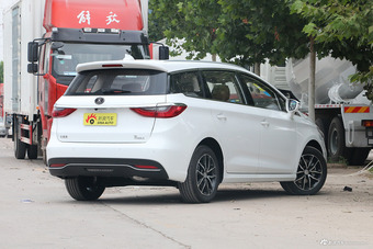 2018款比亚迪宋MAX 1.5T自动智联尊享型6座