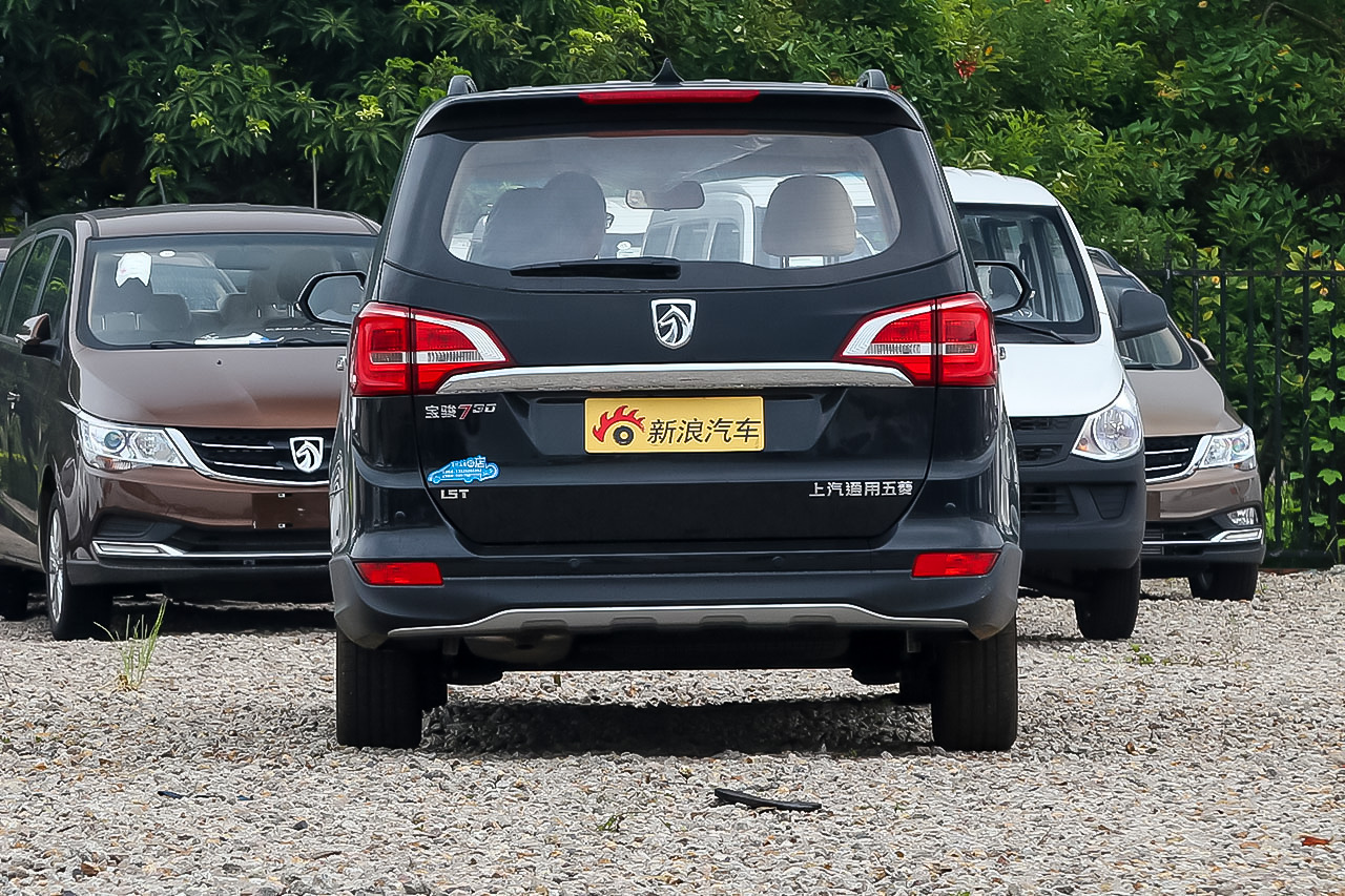 2016款宝骏730 1.5T手动豪华版 7座