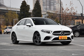 2019款奔驰A级 1.3T自动200 L运动轿车先行特别版