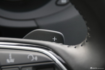 2016款奥迪Q3 1.4T自动30TFSI风尚型