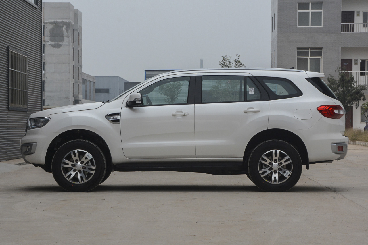 2017款撼路者2.0T自动四驱豪华版汽油5座