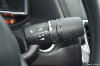 2016款马自达3昂克赛拉1.5L手动三厢豪华型 炫亮银