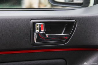 2016款昌河Q25 1.5L手动乐趣版 炫酷白