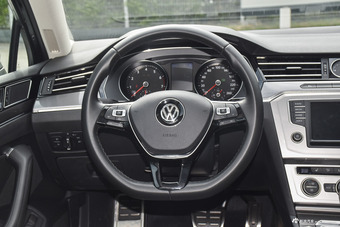 2017款蔚揽2.0T自动四驱拓行版380TSI