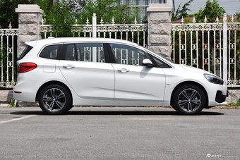 2018款宝马2系225i 2.0T自动尊享型M运动套装