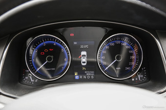 2015款红旗H7 2.0T 自动豪华型