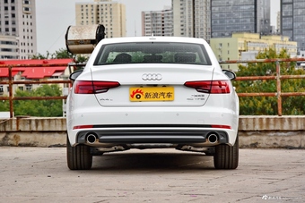 2018款奥迪A4L 2.0T自动30周年年型40 TFSI时尚型