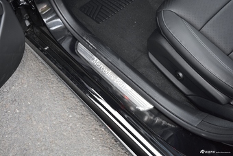 2018款奔驰E级改款2.0T自动 300L 运动豪华型