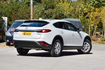 2018款马自达CX-4 2.0L手动两驱蓝天活力版