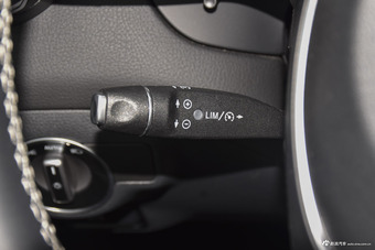 2017款奔驰GLA级 GLA220 2.0T自动4MATIC时尚型