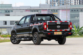 2017款黄海N1S加长型 2.8T手动柴油两驱运动版JE493ZLQ4CB