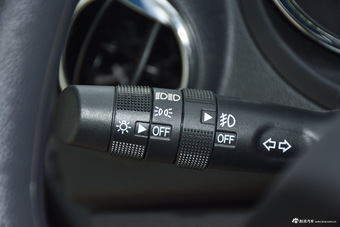 2016款北汽幻速S3 1.5L手动舒适型 朱鹭白